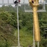 jembatan-kaca-di-limpakuwus-banyumas-pecah-4-wisatawan-jatuh-1-tewas