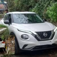 nissan-juke-terjepit-di-jalan-sempit-sista-yang-jadi-pengemudinya-salahkan-gps