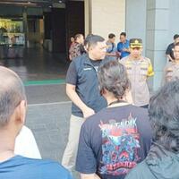 ngeri-petugas-imigrasi-tewas-jatuh-dari-lantai-19-diduga-dilempar-warga-korsel