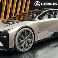 lexus-lf-zc-sedan-masa-depan-yang-siap-produksi-tahun-2026