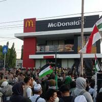 bela-palestina-warga-palu-gelar-demo-di-depan-restoran-fast-food-apa-pengaruhnya