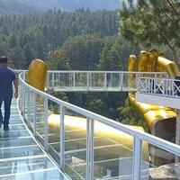 responsif-tanggapi-kecelakaan-jembatan-kaca-banyumas-the-geong-puncak-guci-ditutup