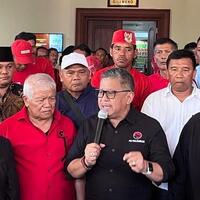 hasto-ngaku-terima-telepon-dari-airlangga-soal-gibran-digolkarkan