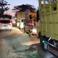macet-lagi-jalan-pantura-pati-rembang-lumpuh-gegara-ini