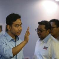 gibran-ke-relawan-kerja-keras-lagi-biar-menang-satu-putaran