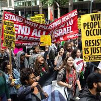 orang-baik-jangan-hanya-diam-mendagri-inggris-dipecat-usai-tuduh-polisi-dukung-demo