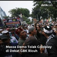 demo-tolak-konser-coldplay-diwarnai-aksi-saling-dorong-dengan-polisi-di-sugbk