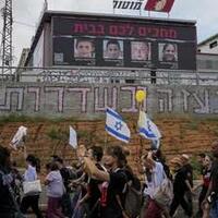 tekanan-dalam-negeri-muncul-keluarga-sandera-di-israel-ngamuk-serbu-rumah-netanyahu