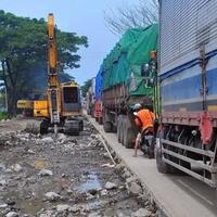 viral-sopir-truk-terjebak-macet-20-jam-di-jalur-pantura-pati-rembang