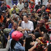 walkot-surabaya-puji-gereja-mawar-sharon-bagikan-ribuan-paket-sembako