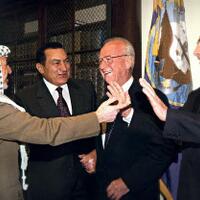 yitzhak-rabin-pm-israel-dan-peraih-nobel-perdamaian-ditembak-mati-rakyatnya-sendiri