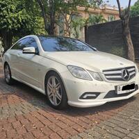 mercedes-benz-e250-coupe-amg-white-on-red-2011