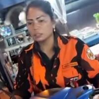 viral-wanita-berbaju-ormas-mencuri-di-minimarket-tapi-ngotot-gak-mau-ngaku