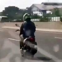polisi-rombongan-pemotor-masuk-tol-pengantar-jenazah-istri-rizieq