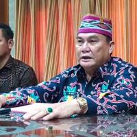 bupati-kubar-minta-maaf-atas-tindak-kekerasan-ajudannya-ke-sopir-truk-cpo-sawit