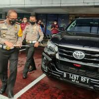 pelat-khusus-pelat-nomor-palsu-kode-zz-banyak-dibeli-orang-kaya-biar-aman-di-jalan