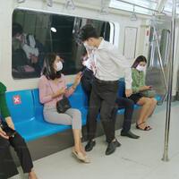 ngeri-seorang-perempuan-tikam-4-pria-di-kereta-tokyo-jepang