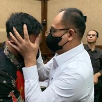vonis-ayah-anak-di-2-kasus-berbeda-rafael-alun-14-tahun-dandy-12-tahun