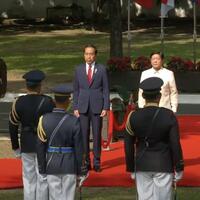 berdasi-merah-jokowi-bertemu-presiden-filipina-bongbong-marcos
