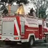 mobil-pemadam-kebakaran-terbakar-warga-bingung-mau-hubungi-siapa