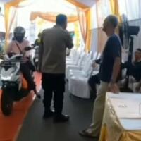 gak-ngotak-warga-hajatan-sampai-tutup-jalan-dan-sebabkan-macet-wajarkah