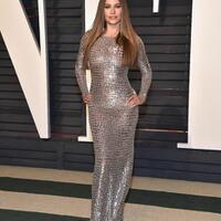 jujur-sofia-vergara-akui-karir-aktingnya-sukses-berkat-bokong-besar-dan-tubuh-seksi