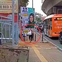 tunanetra-nabrak-baliho-caleg-yang-dipasang-di-trotoar-alfred-sitorus-segera-tobat