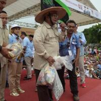 diwarnai-bagi-bagi-uang-bawaslu-jakarta-utara-blusukan-prabowo-ke-cilincing-sebagai