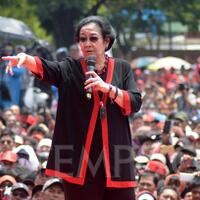megawati-ulang-tahun-ke-77-pdi-perjuangan-bagikan-tumpeng-ke-masyarakat