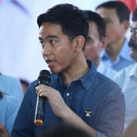 jokowi-sindir-jalan-jateng-rusak-gibran--jalan-jateng-rusak-semua-tapi-solo-halus