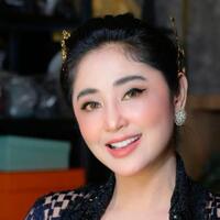 pacar-baik-pujaan-hatinya-digosipin-berselingkuh-dewi-perssik--kalemin--kekasihnya