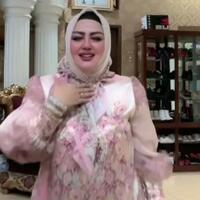 potret-gaya-hidup-hedon-wiwik-komalasari-ibu-kades-glamor-yang-ikut-demo-di-dpr