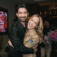 15-kali-adegan-ciuman-di-film-reza-rahadian--paling-enak-sama-bcl