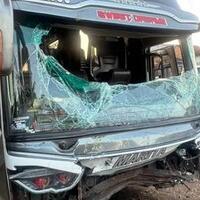 bus-pariwisata-di-cianjur-kecelakaan-setelah-sopir-dilempar-batu-oleh-3-pelajar