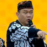 viral-cak-lontong-ngamuk-gegara-warga-acungkan-2-jari-di-kampanye-ganjar-mahfud