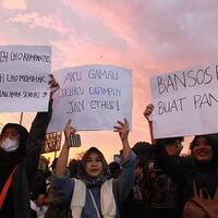 tidak-hanya-ribuan-mahasiswa-yogyakarta-sejumlah-guru-besar-ikut-turun-ke-jalan