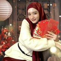 rayakan-imlek-inara-rusli-diprotes-netizen-apa-salahnya