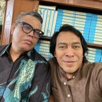 sudah-stand-by-di-senayan-komeng--biar-deket-kalo-ada-panggilan