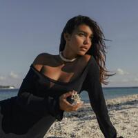 5-potret-caitlin-north-lewis-aktris-muda-indonesia-yang-jadi-model-pakaian-dalam