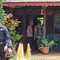 di-rumah-dukun-warga-temukan-foto-warga-ditusuk-jarum-polisi-temukan-senjata-api