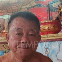 ibu-dari-empat-orang-yang-melompat-dari-lantai-21-menyempatkan-berdoa-di-klenteng