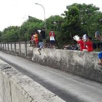 bocah-tewas-terlindas-bus-gegara-minta-klakson-telolet