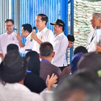 jokowi--kalau-beras-turun-dimarahi-petani-kalah-naik-dimarahi-ibu-ibu