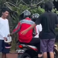 viral-trotoar-berbayar-di-jakpus-segini-tarifnya-sekali-lewat