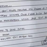 viral-wanita-dapat-surat-cinta-saat-salat-tarawih-diminta-ustaz-jadi-istri-kedua