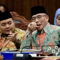 kelelahan-ketua-mk-tegur-ketua-kpu-di-sidang-pilpres-pak-hasyim-tidur-ya