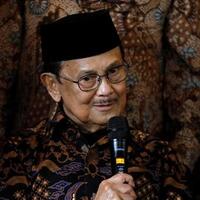 orang-yang-kecerdasannya-melebihi-albert-einstein-termasuk-bj-habibie