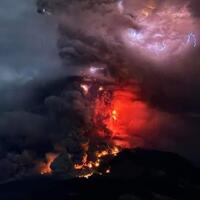 erupsi-gunung-ruang-sulawesi-utara-17-4-2015-wita