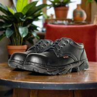 grosir-sepatu-safety-sneakers-hitam-pendek--wano--081359117118