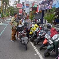 jalan-depan-rumah-jadi-parkir-liar-dadakan-kita-bisa-apa